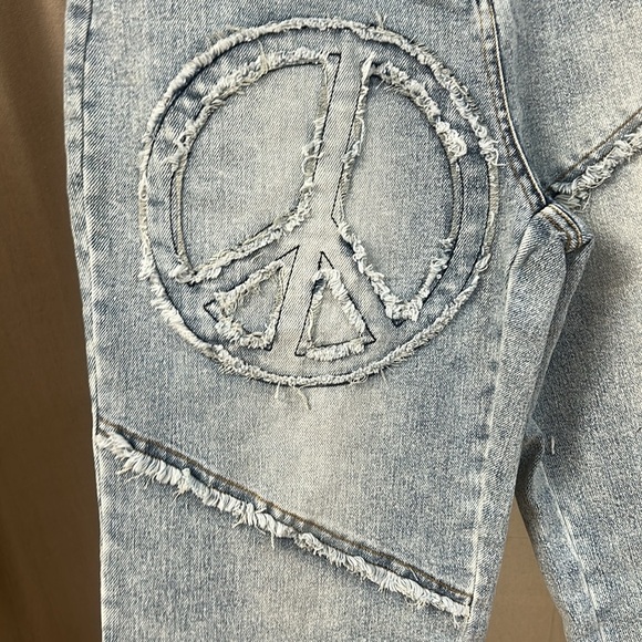 NWT Light Wash Peace Sign Patch Work Jeans - Davi & Dani - Picture 5 of 10